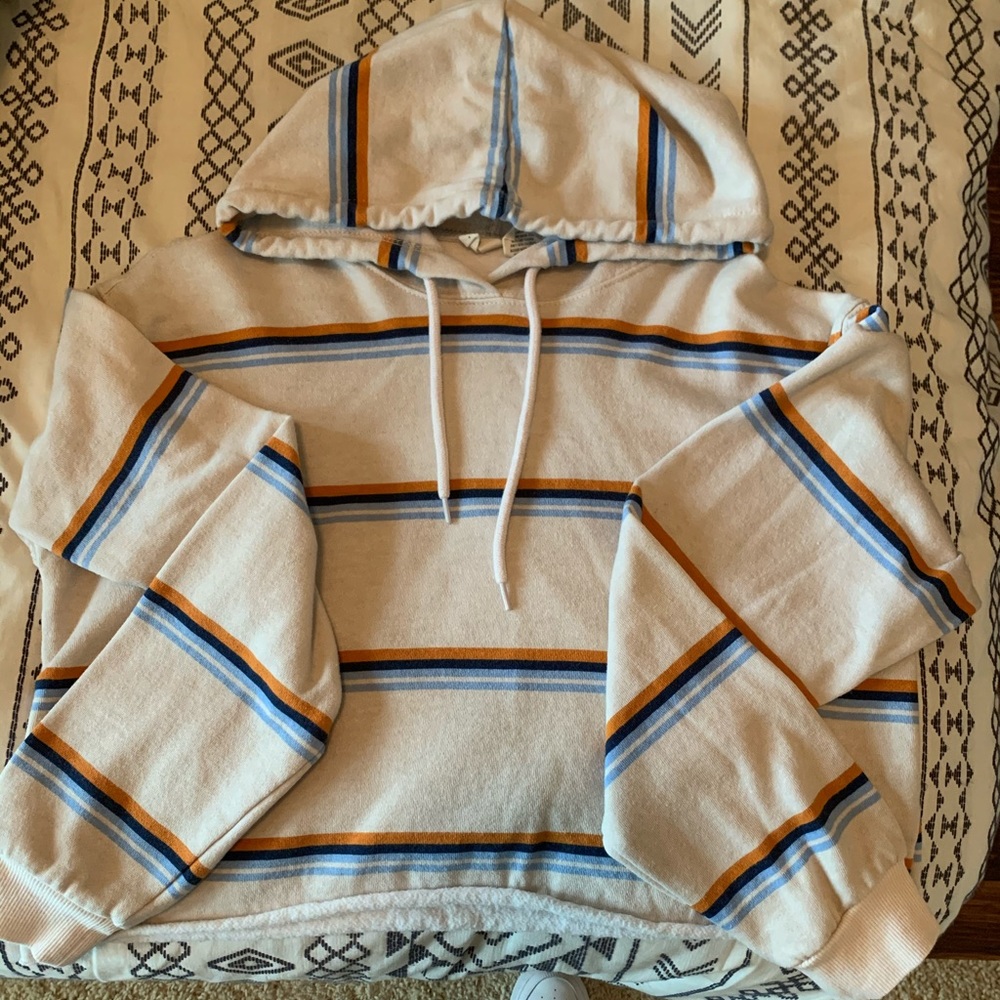 Women’s cropped sweatshirt (Bought from Tilly’s)